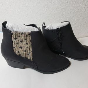 Girls Boots NWT Size 5 stars glitter gold black